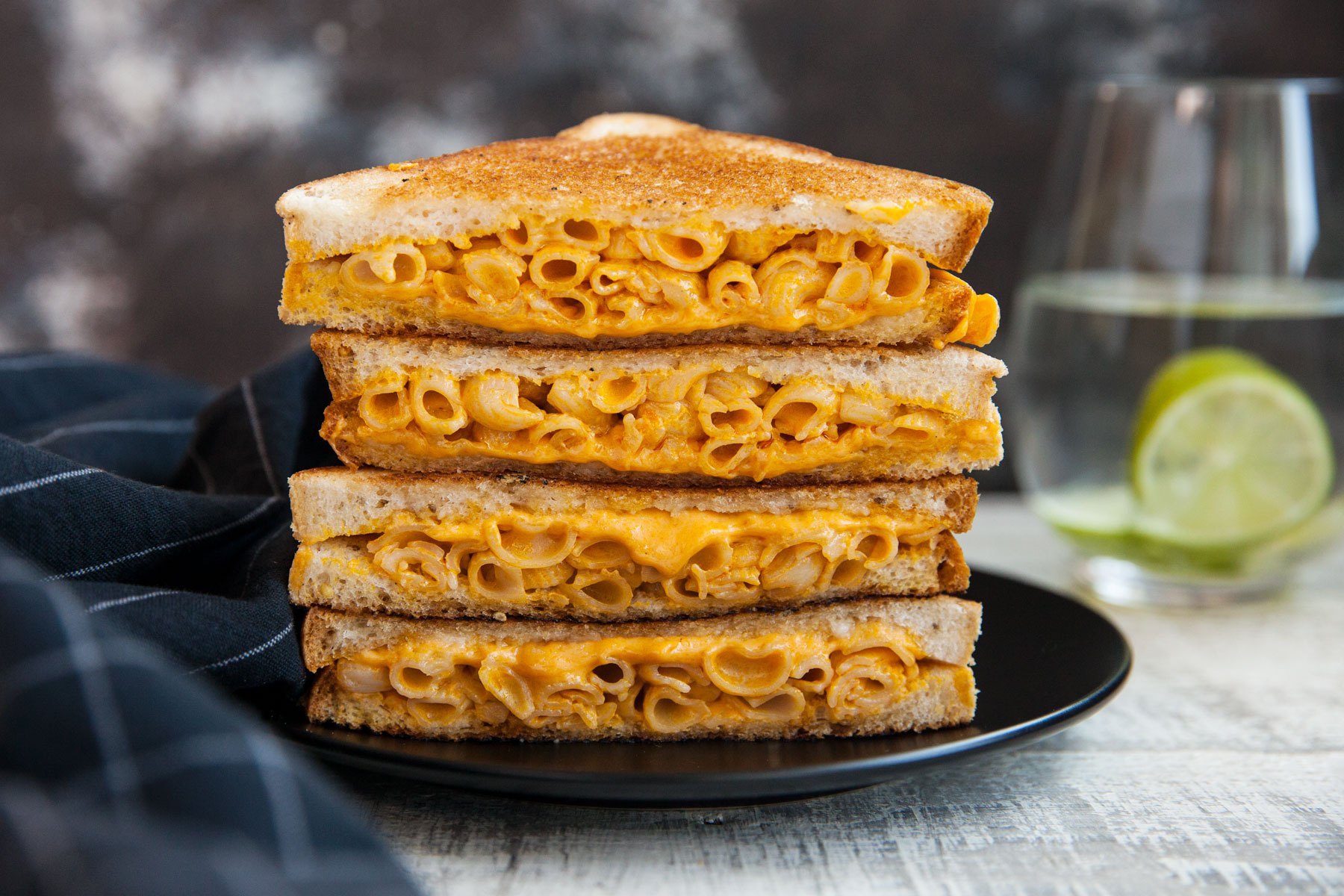 Mac & Cheese Grilled Cheese Sandwich (Easy Recipe)